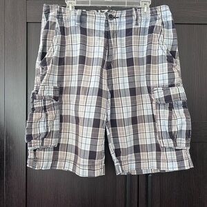 Arizona Jean Company Plaid Cargo Shorts - Gray & White